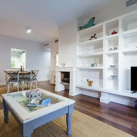 Golden Elveria Apartment *